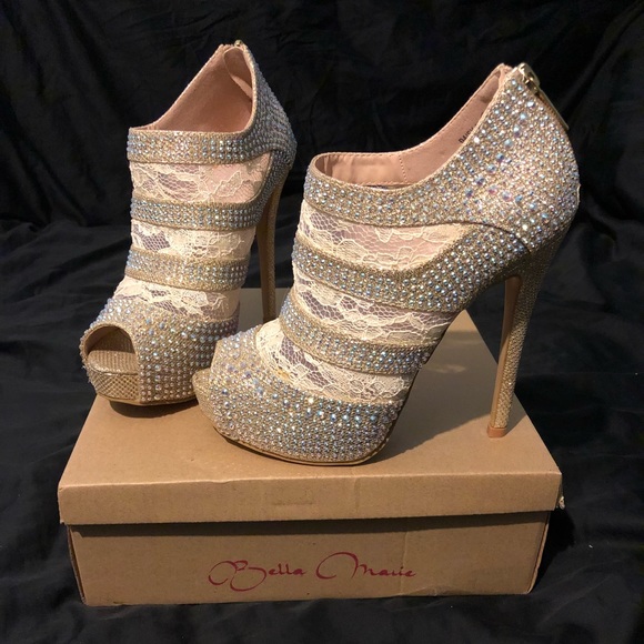 *NWT* Bella Marie BRAND NEW Gold booties Size 6. - Picture 6 of 8